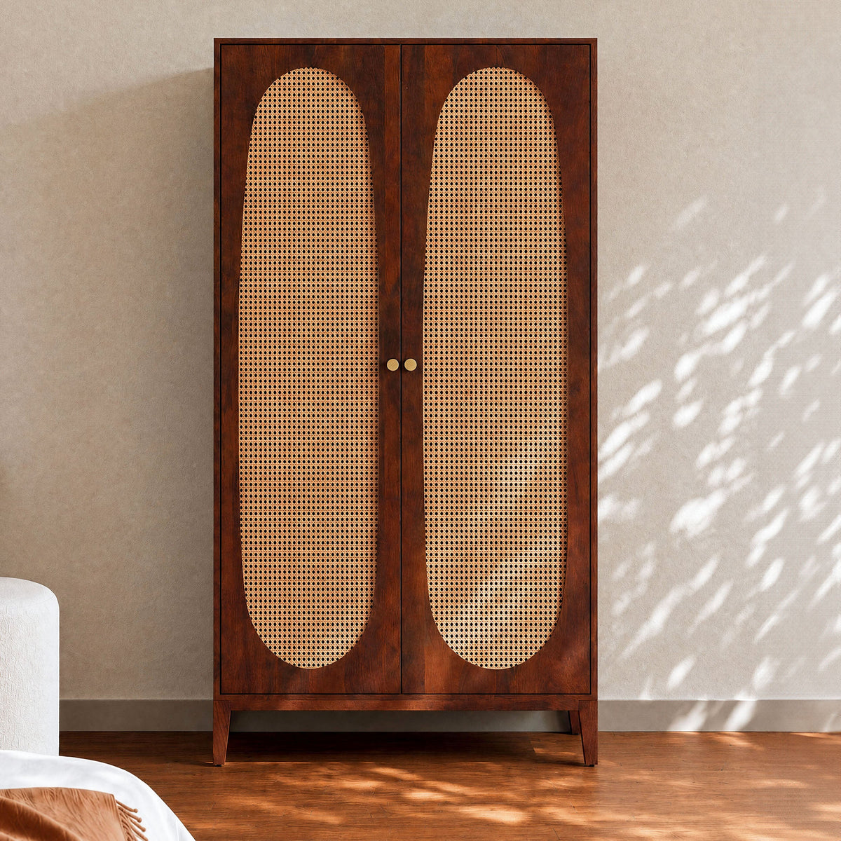 Armoire Lanka en bois de manguier avec portes en cannage tressé