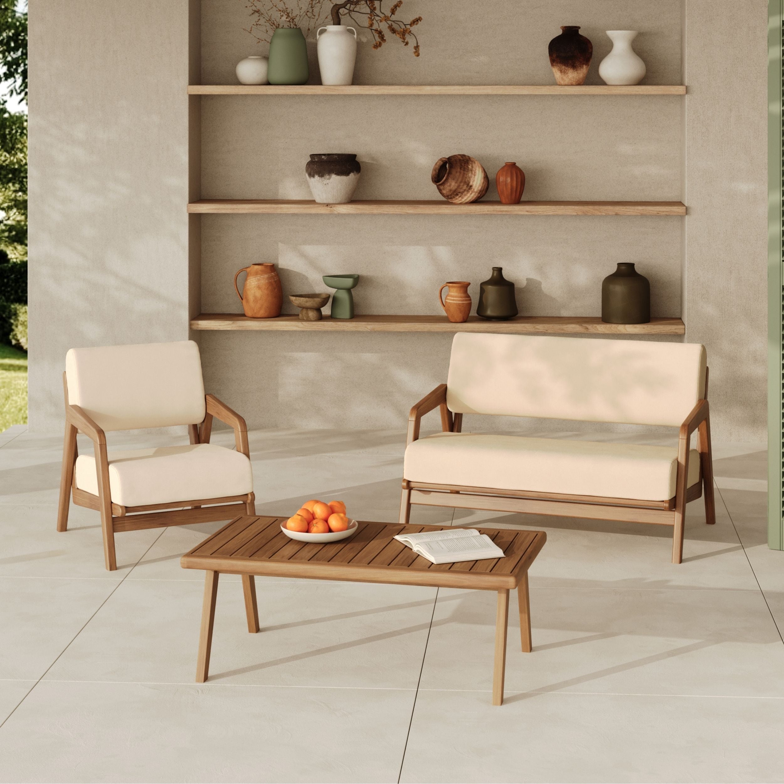Salon de jardin Siargao 3 places en tissu beige clair et bois d'acacia sur une terrasse