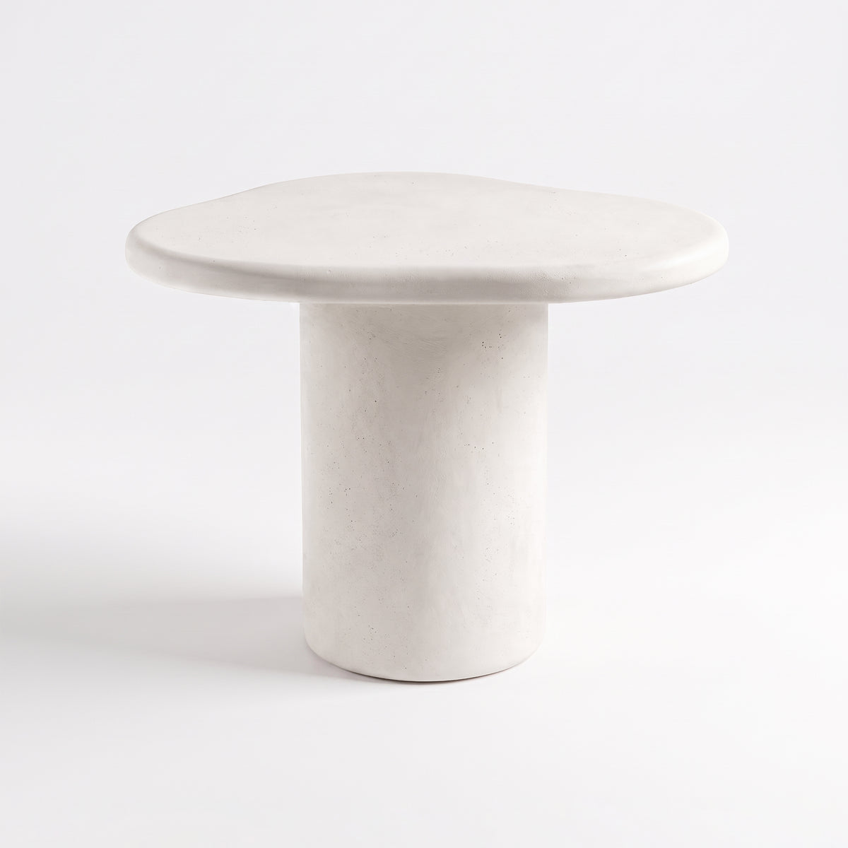 Table basse organique Symi en fibre d'argile effet béton écrue - Maison Pavane
