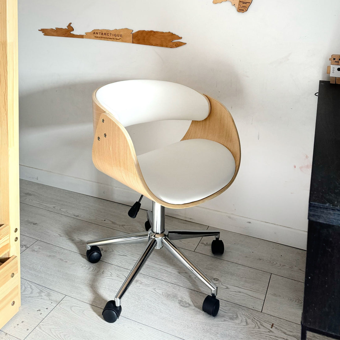 @tiffounes_