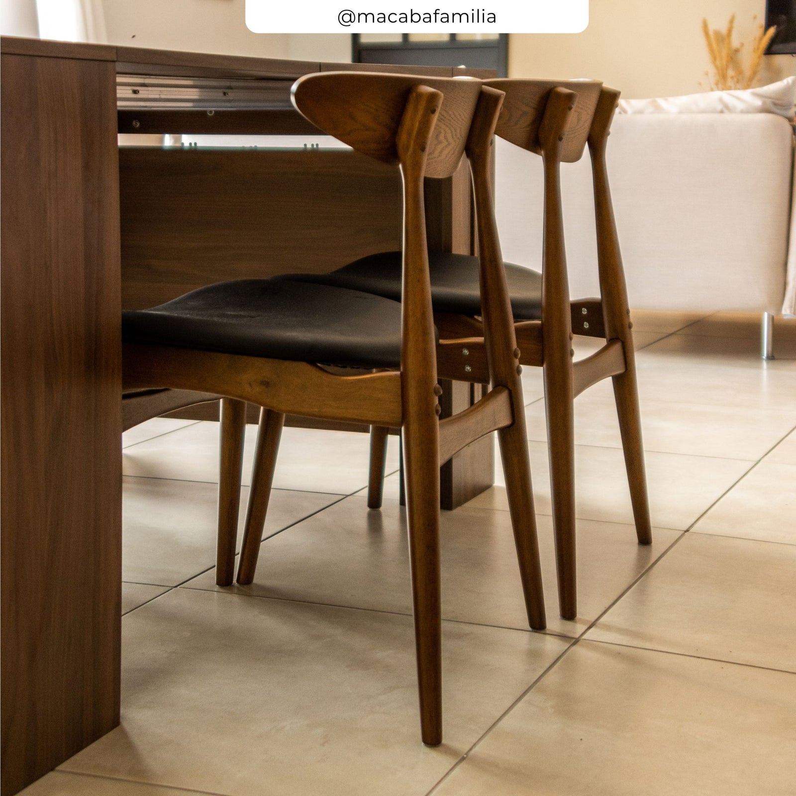 2 sedie in legno scuro e similpelle nera rdv deco