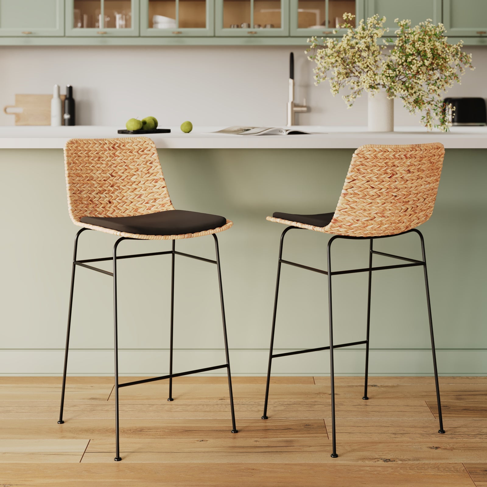 2 chaises de bar en rotin noir