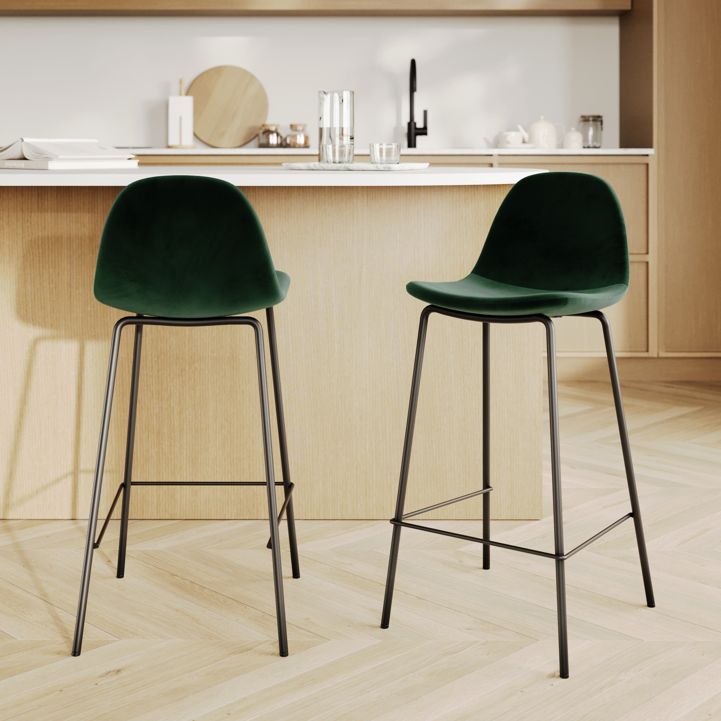 2 chaises de bar en velours vert sapin Henrik 65 cm