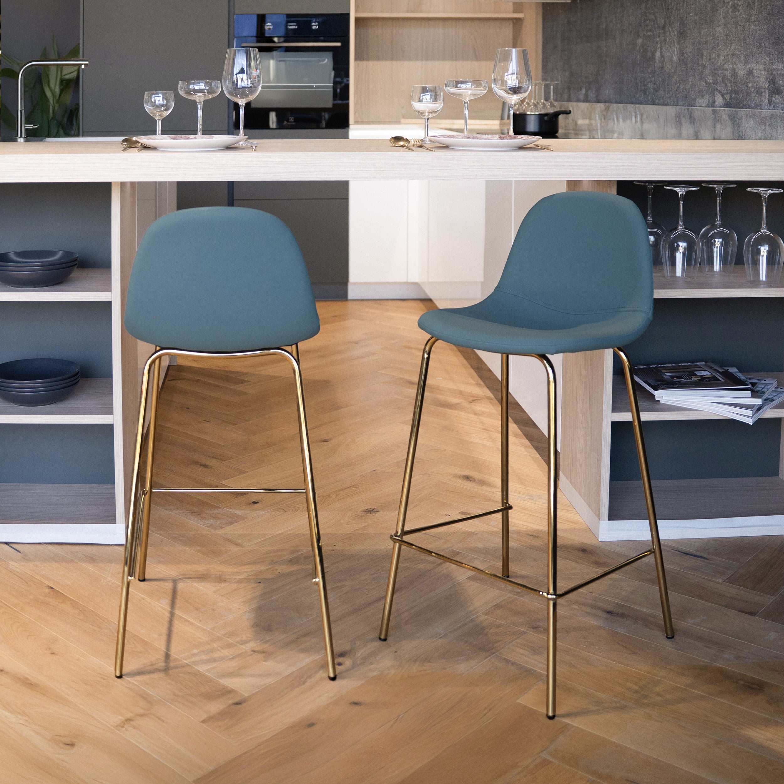 2 chaises de bar vert olive pieds dorés