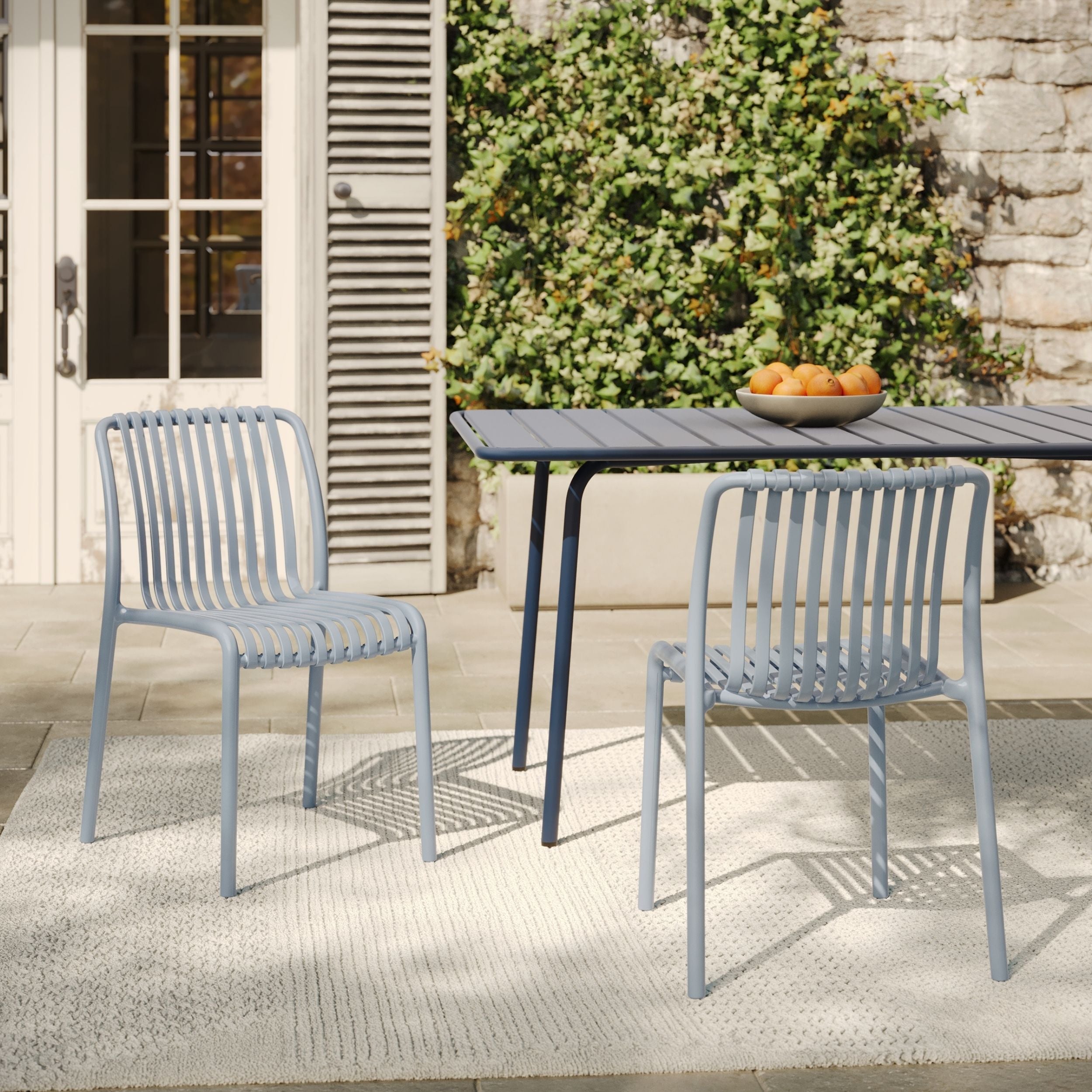 2 chaises de jardin en plastique bleu pastel Duli