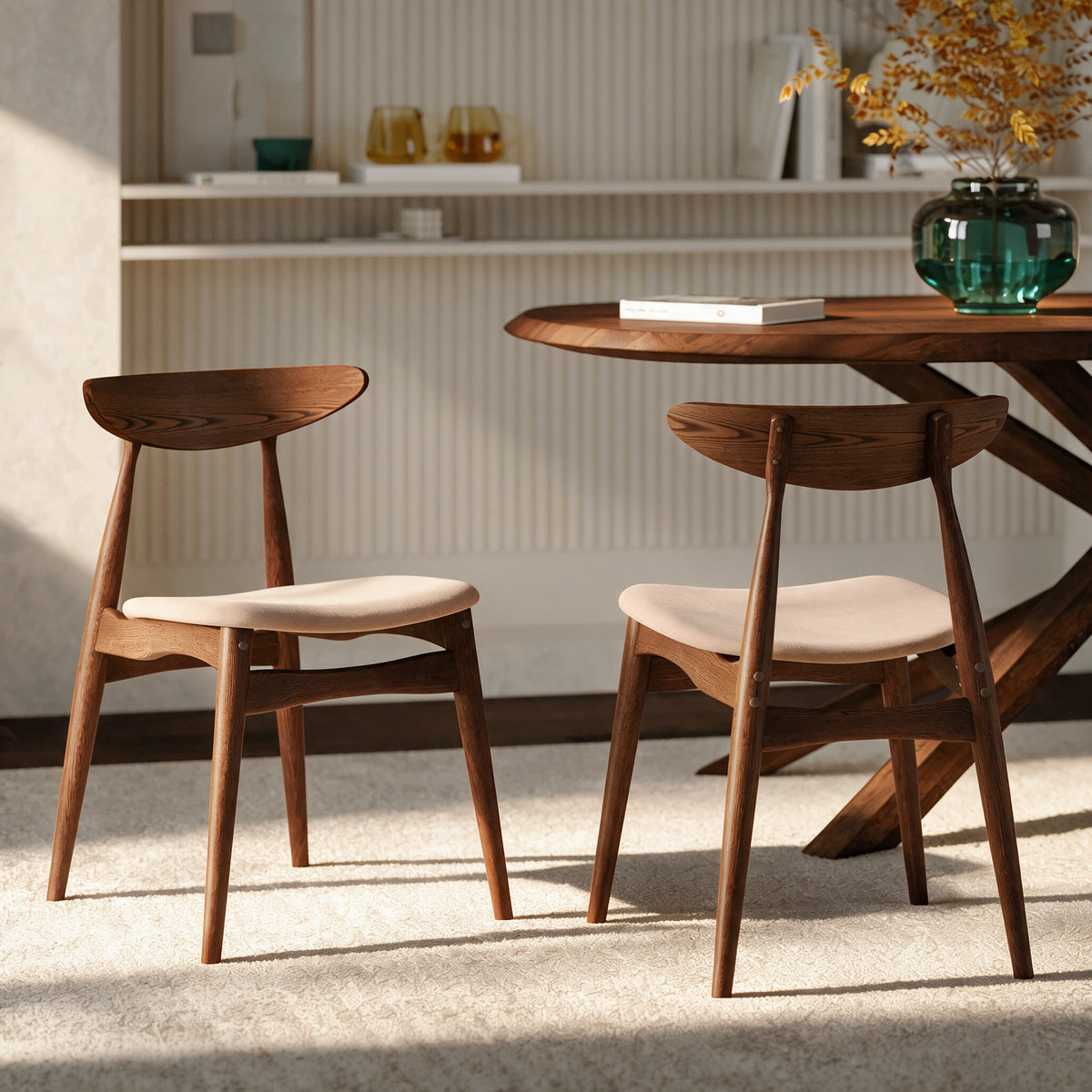 2 chaises en bois et tissu beige – Maison Pavane
