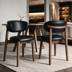 2 chaises en cuir synthétique noir et bois foncé – Maison Pavane