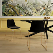 2 chaises en velours noir et pieds dorés Gaspard