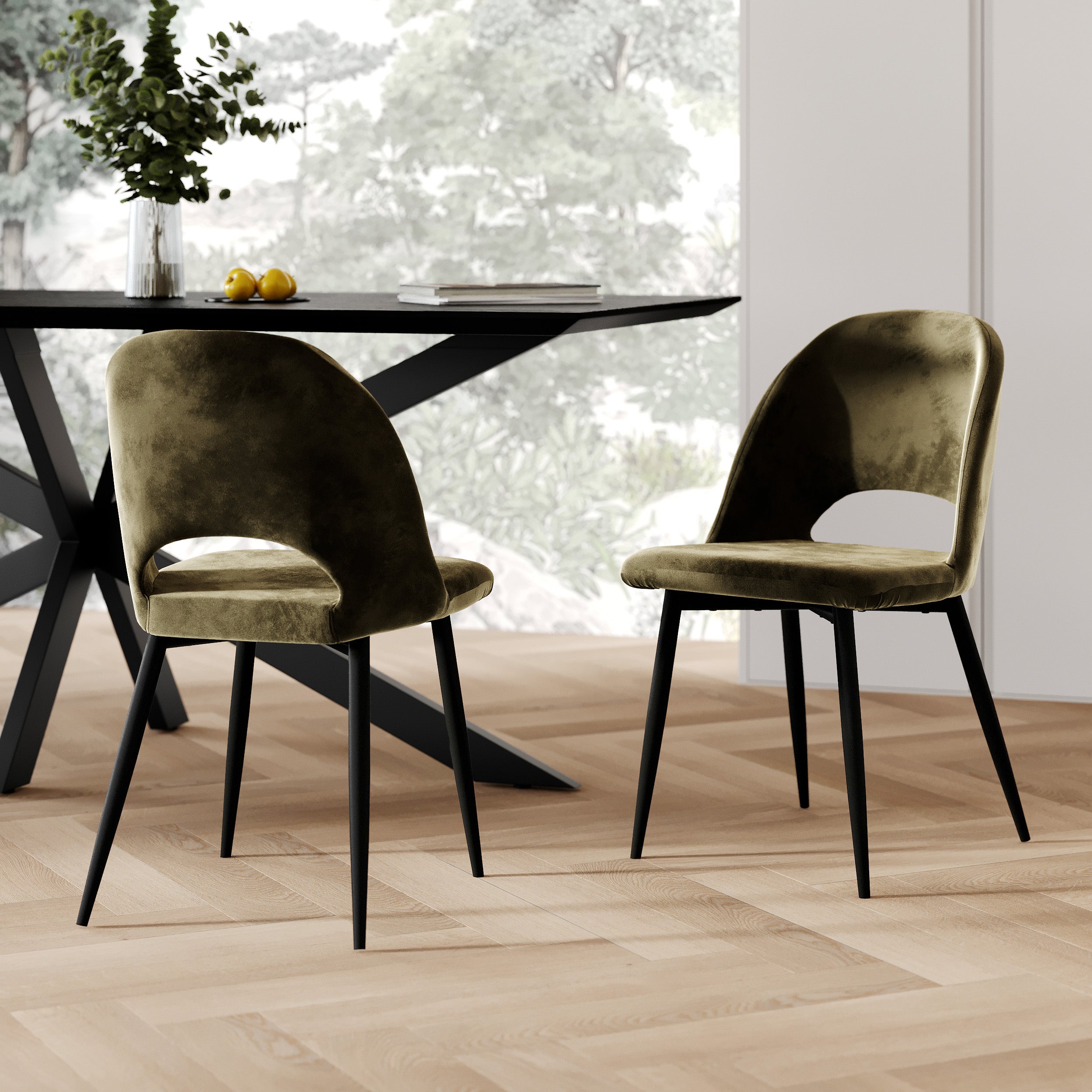 2 chaises en velours vert foncé peneloppe