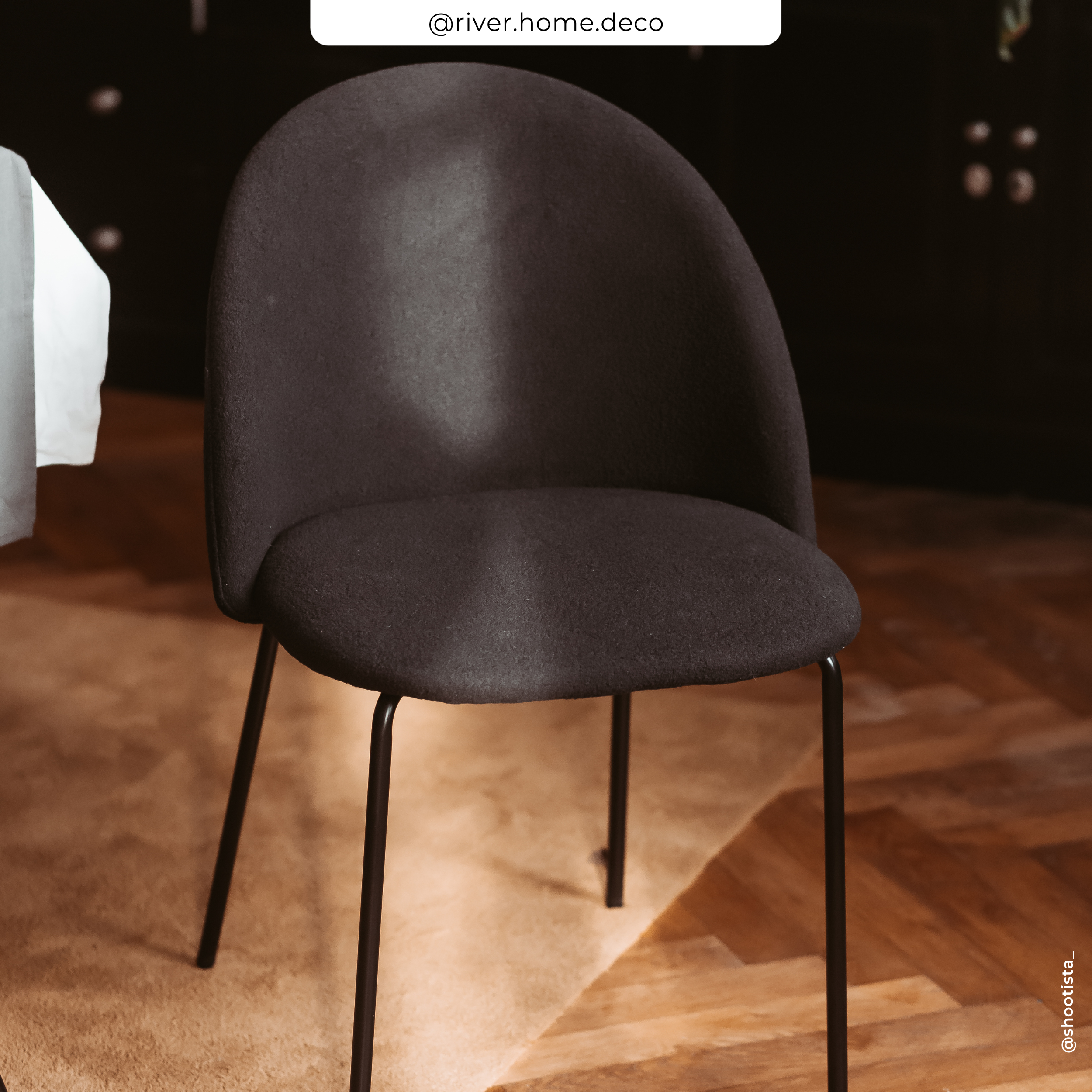 comprare sedia nera in lana bouclette ugc