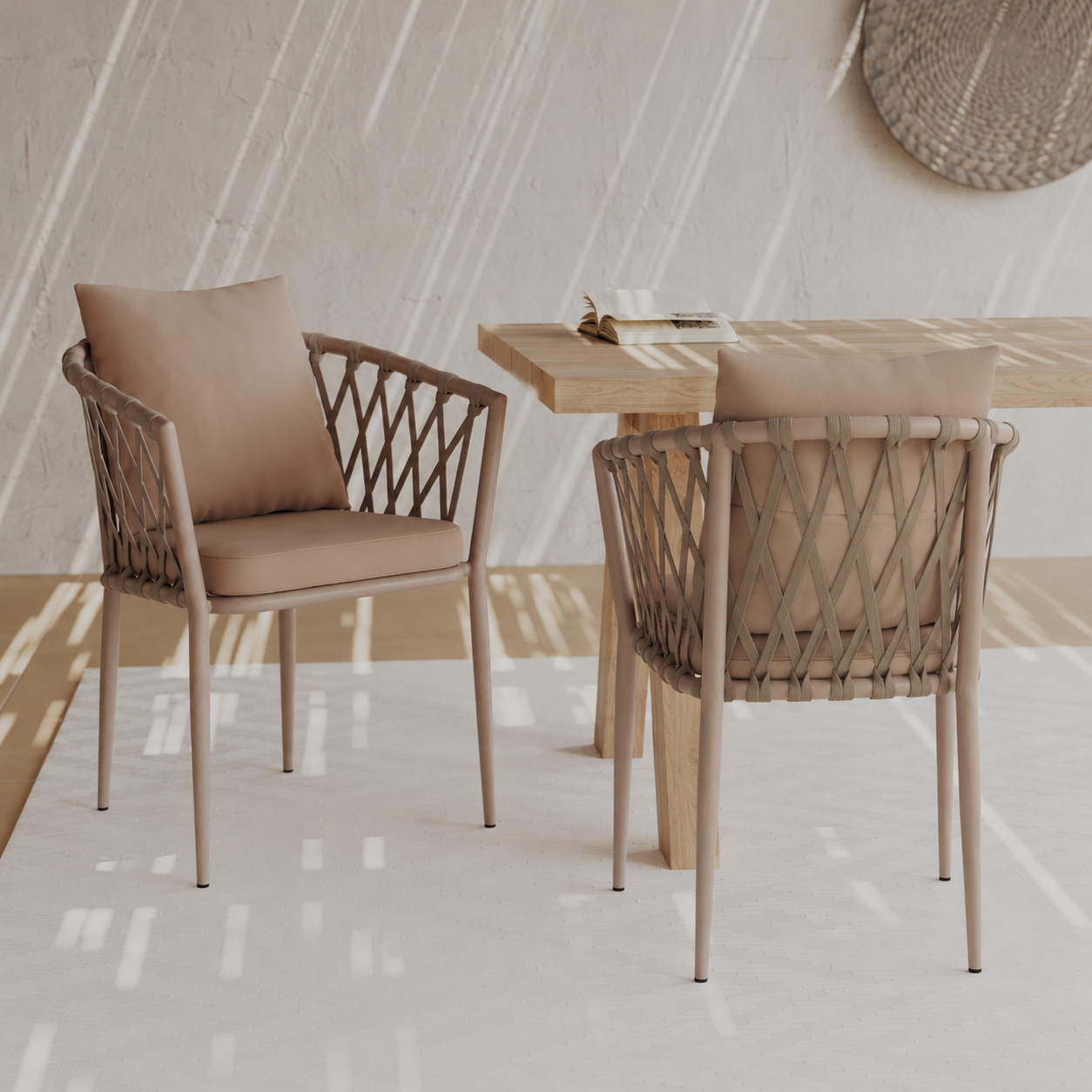 Ambiance 2 chaises de jardin taupe tissu et métal Dulcy – Maison Pavane