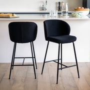 Ambiance 2 tabourets de bar en tissu bouclé noir et pieds noirs – Maison Pavane