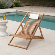 Ambiance chilienne de jardin en bois et petit coussin blanc crème – Maison Pavane