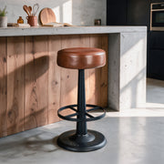 Ambiance cuisine tabouret de bar rond cuir buffle marron et métal noir vintage cuisine – Maison Pavane