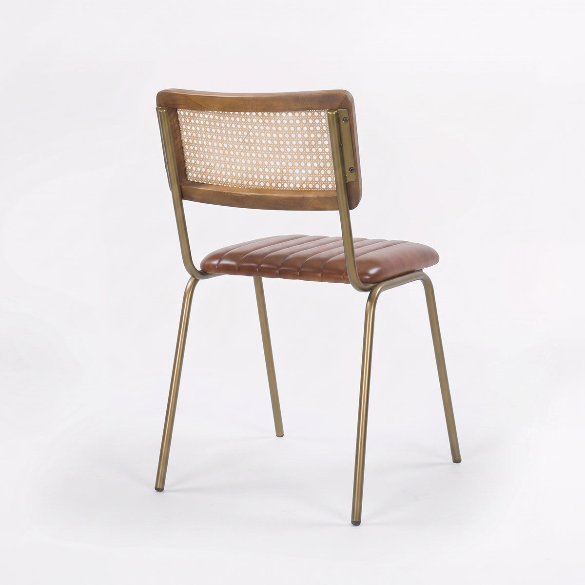 Chaise Arsène en cannage et cuir marron, vue trois-quarts arrière - Maison Pavane