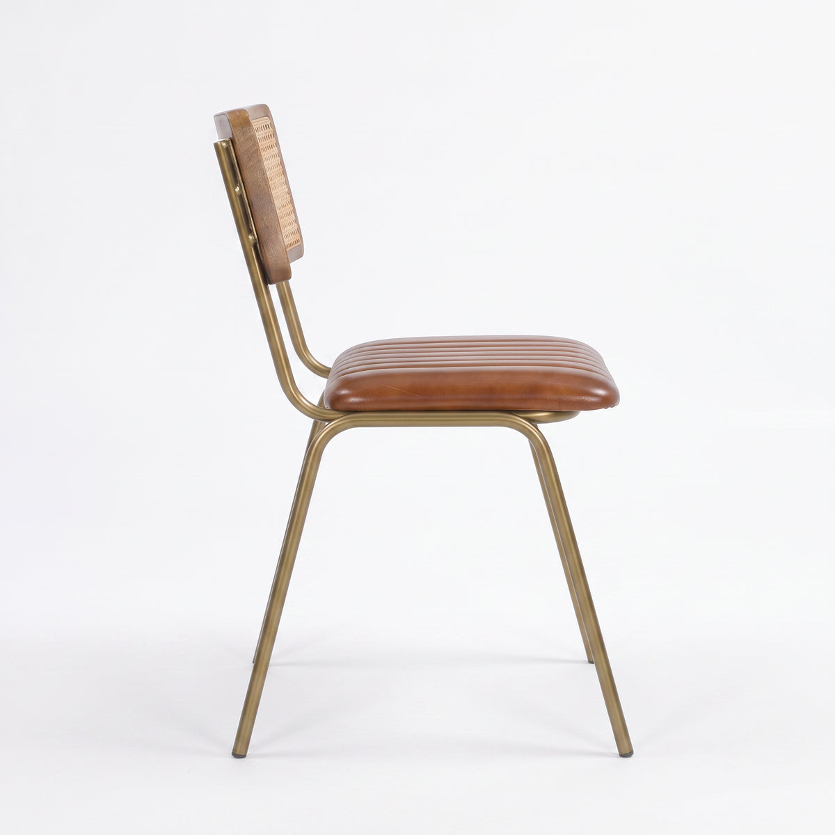 Chaise Arsène en cannage et cuir marron, vue de profil - Maison Pavane