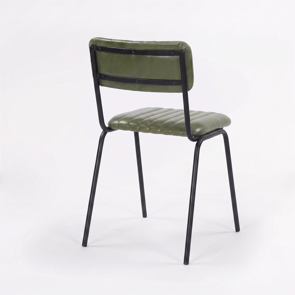 Chaise Arsène en cuir de buffle vert et pieds en métal noir, vue trois-quarts arrière - Maison Pavane