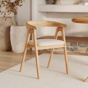 sedia in legno chiaro con schienale arrotondato e tessuto beige hevea hwa