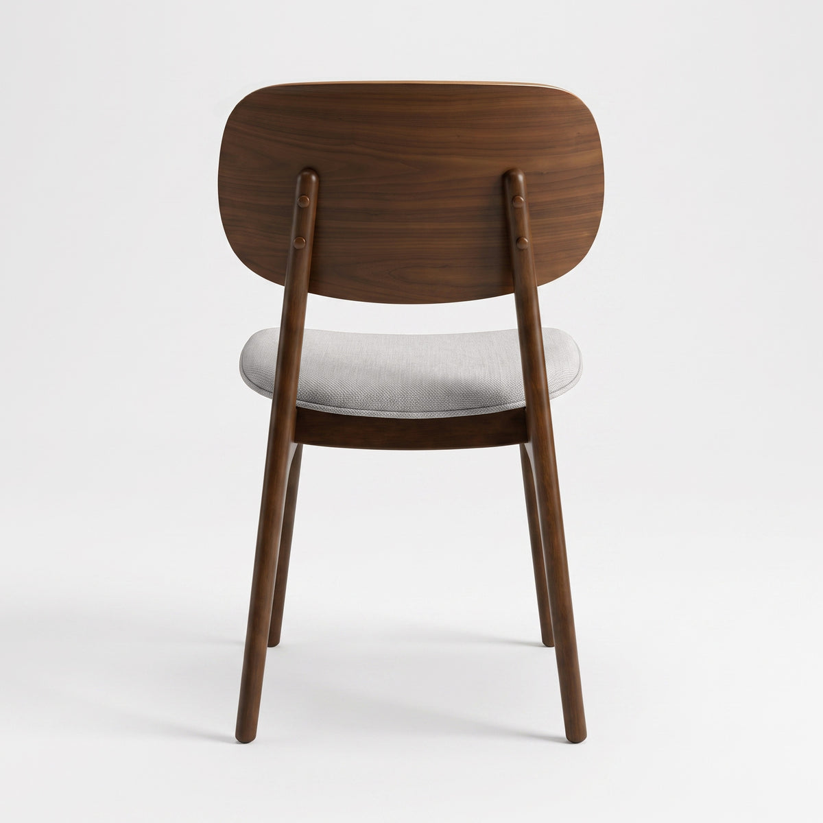 Chaise Charlize en bois foncé et tissu gris clair, vue de dos - Maison Pavane