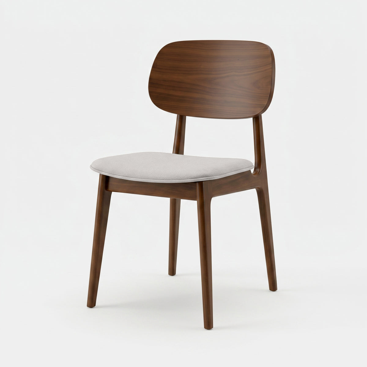 Chaise Charlize en bois foncé et tissu gris clair, vue trois-quarts - Maison Pavane