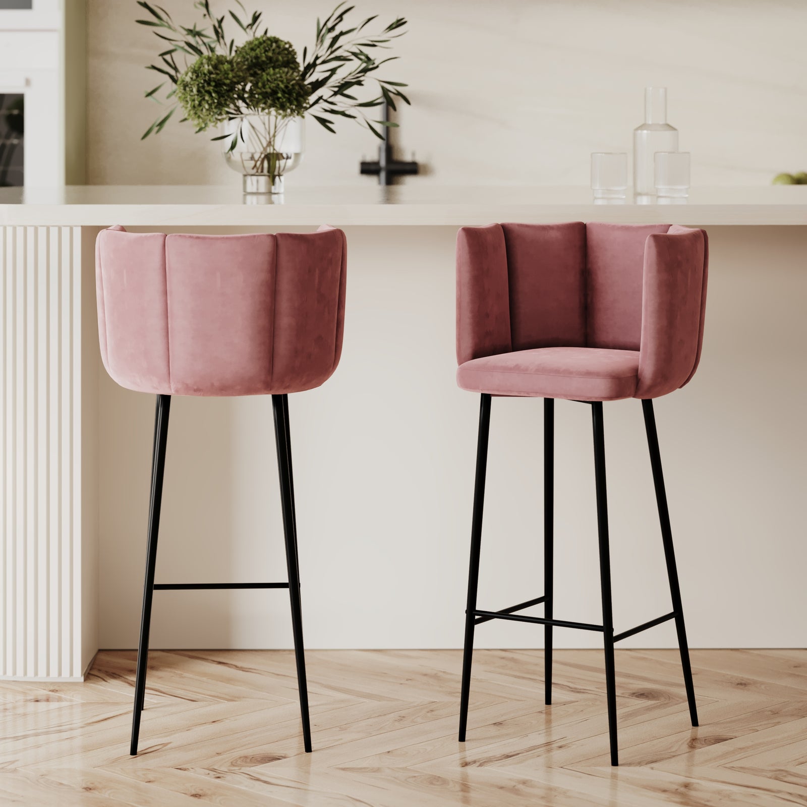 chaise de bar en velours rose pieds noirs rosy