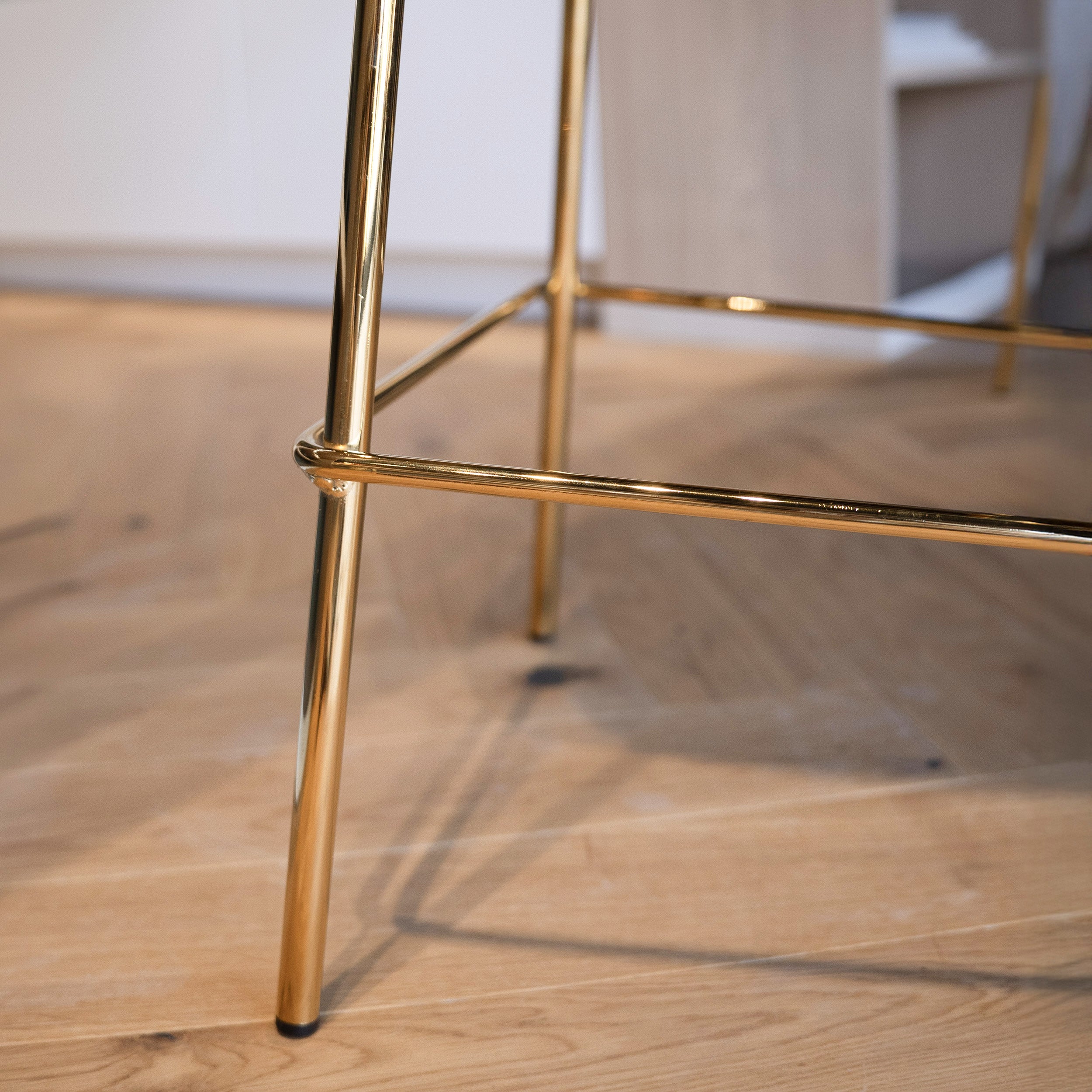 Chaise de bar pieds dorés Henrik lot 2