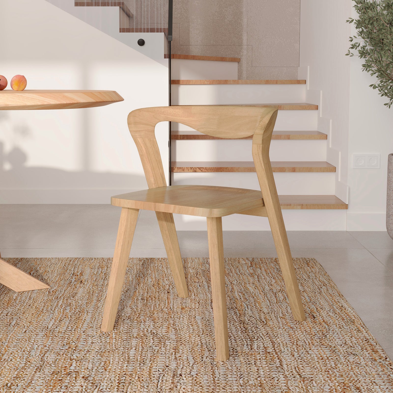 chaise en bois hevea clair dossier asymetrique