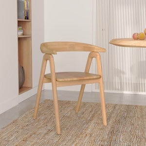 sedia in legno di hevea chiara hawa con braccioli