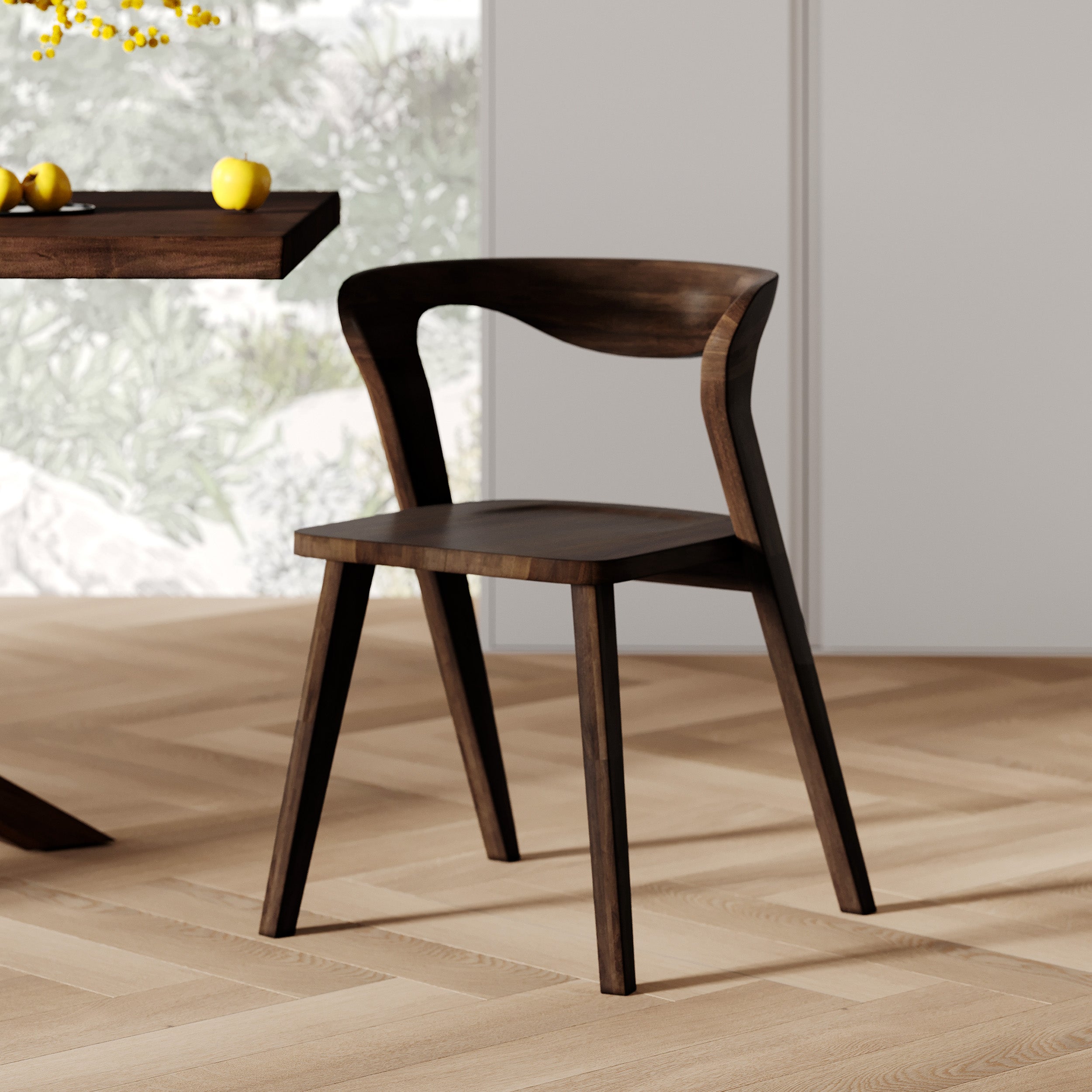 chaise en bois hevea fonce dossier asymetrique vega_ rdv deco