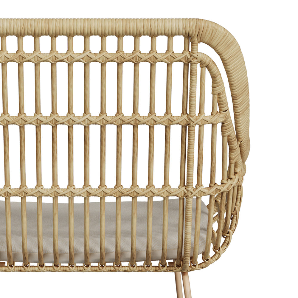 sedia in rattan con gambe e cuscino beige chiloe