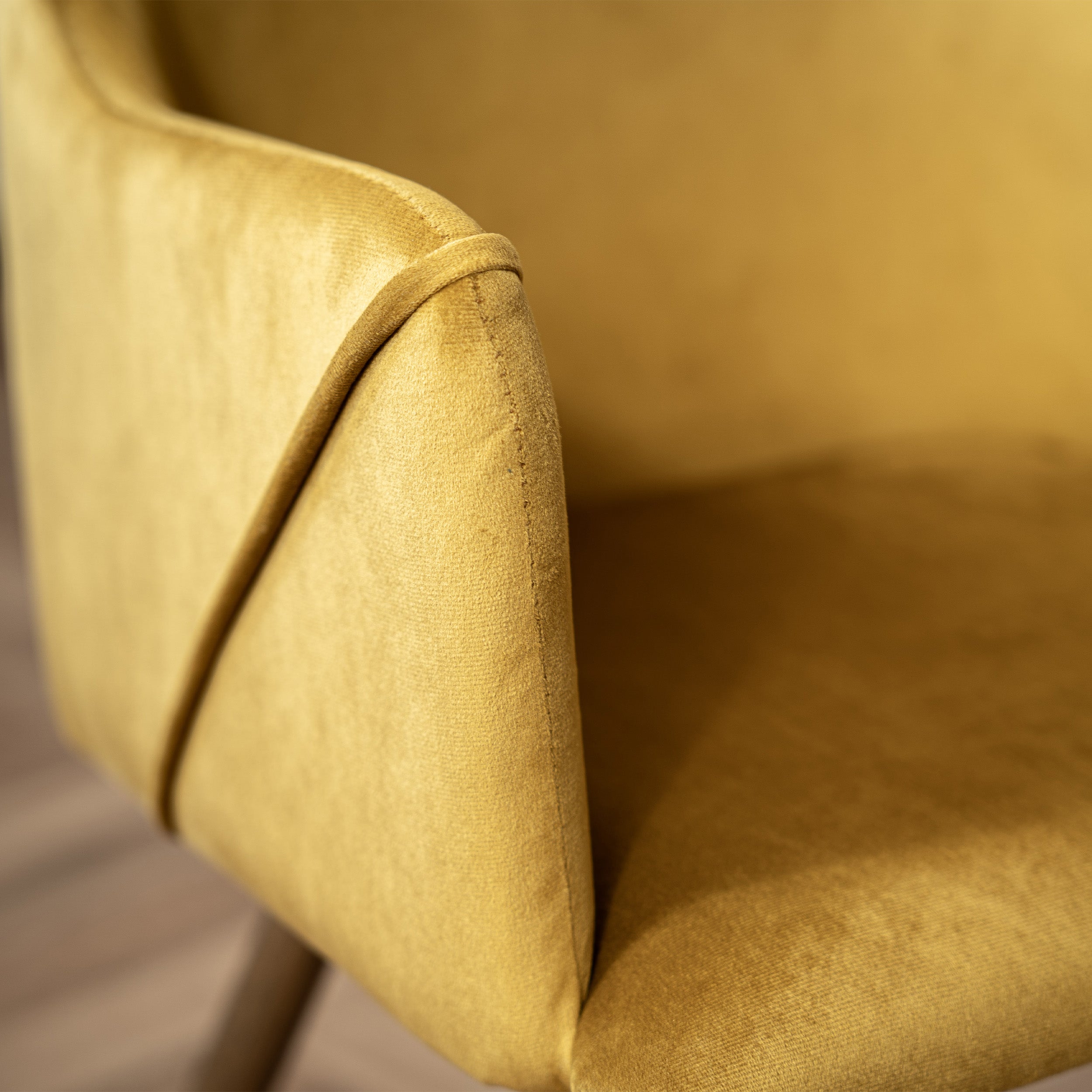 sedie in velluto giallo set di 2 rosy senape