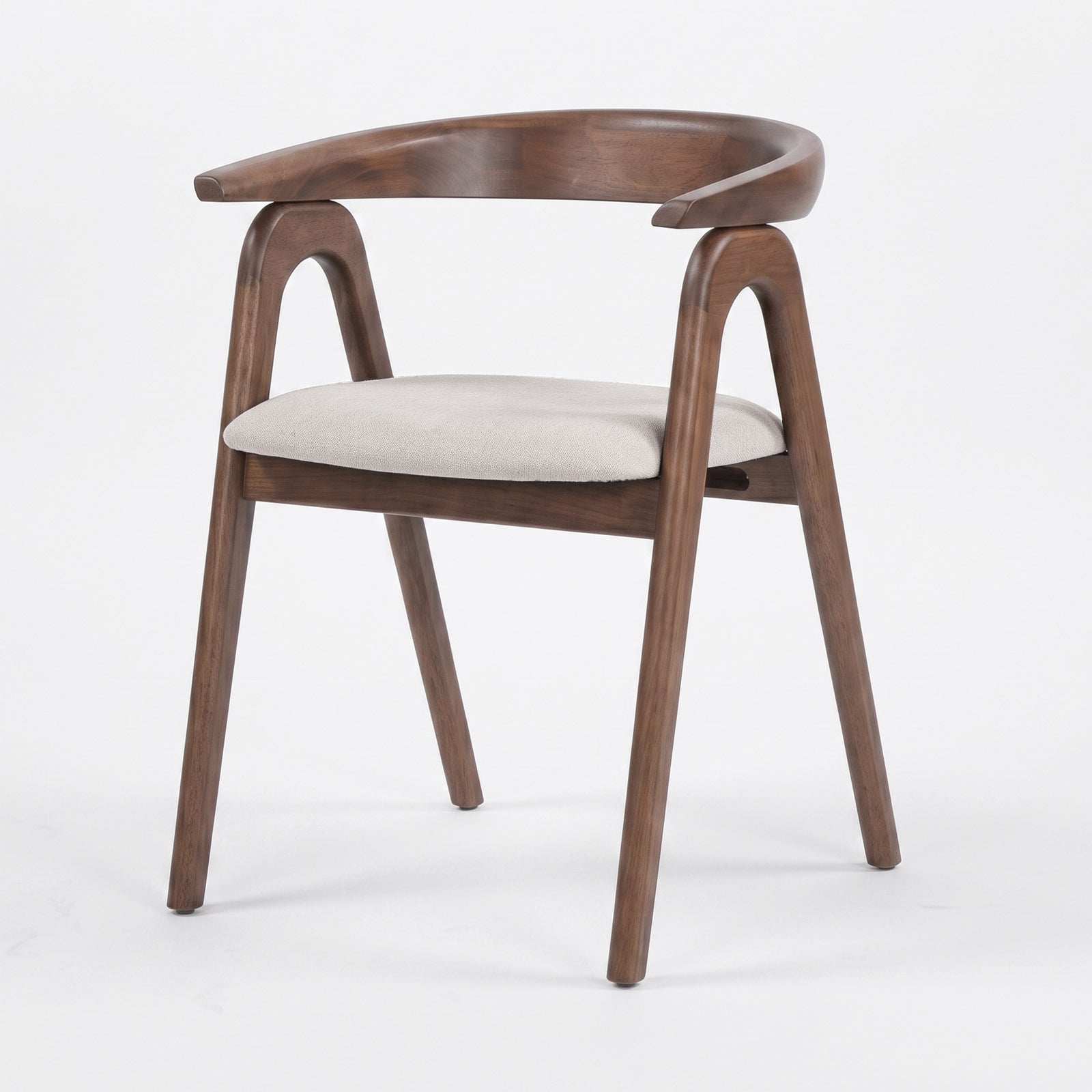 Chaise Hawa en bois marron, assise beige, vue de trois-quarts droite - Maison Pavane
