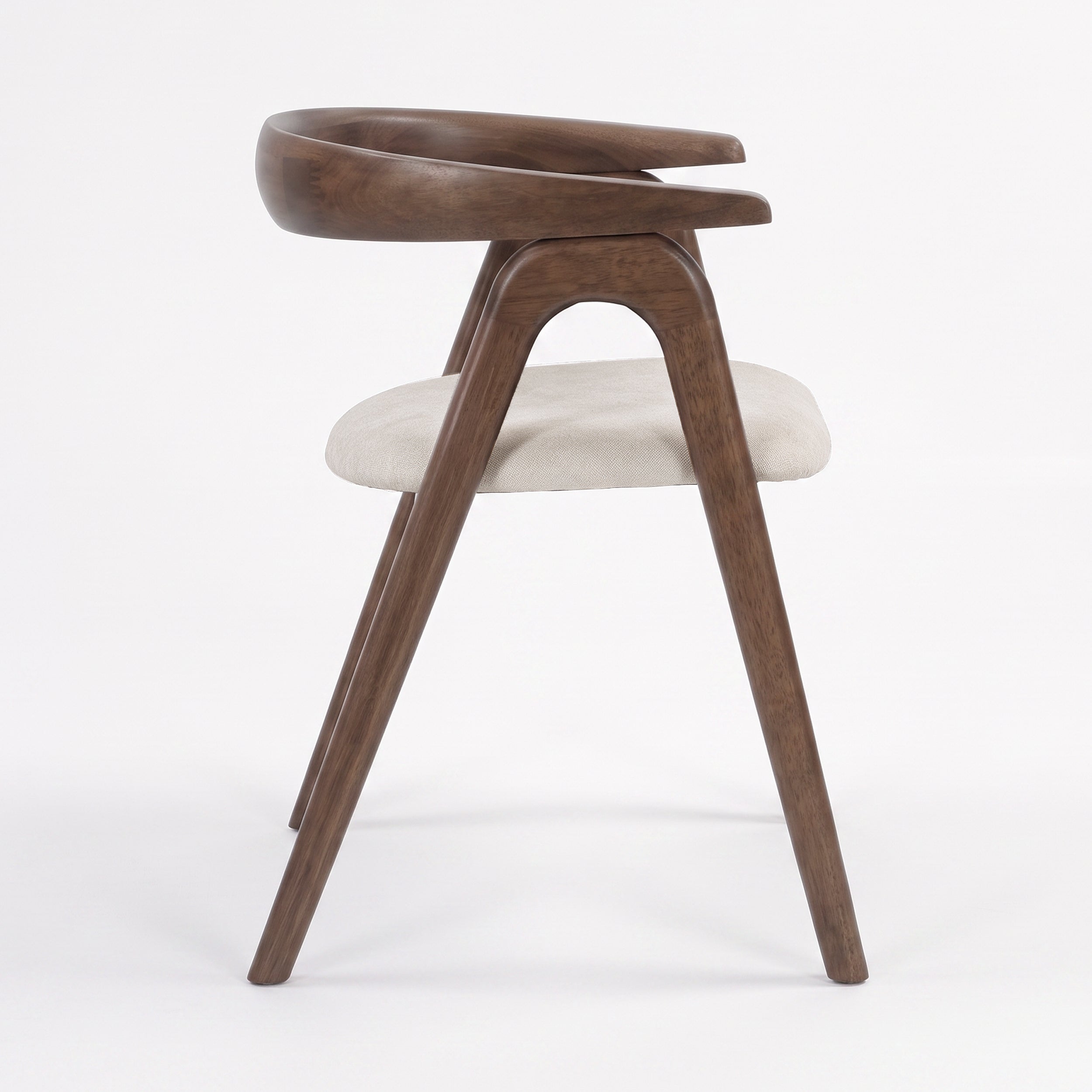 Chaise Hawa en bois marron, assise beige, vue de profil - Maison Pavane