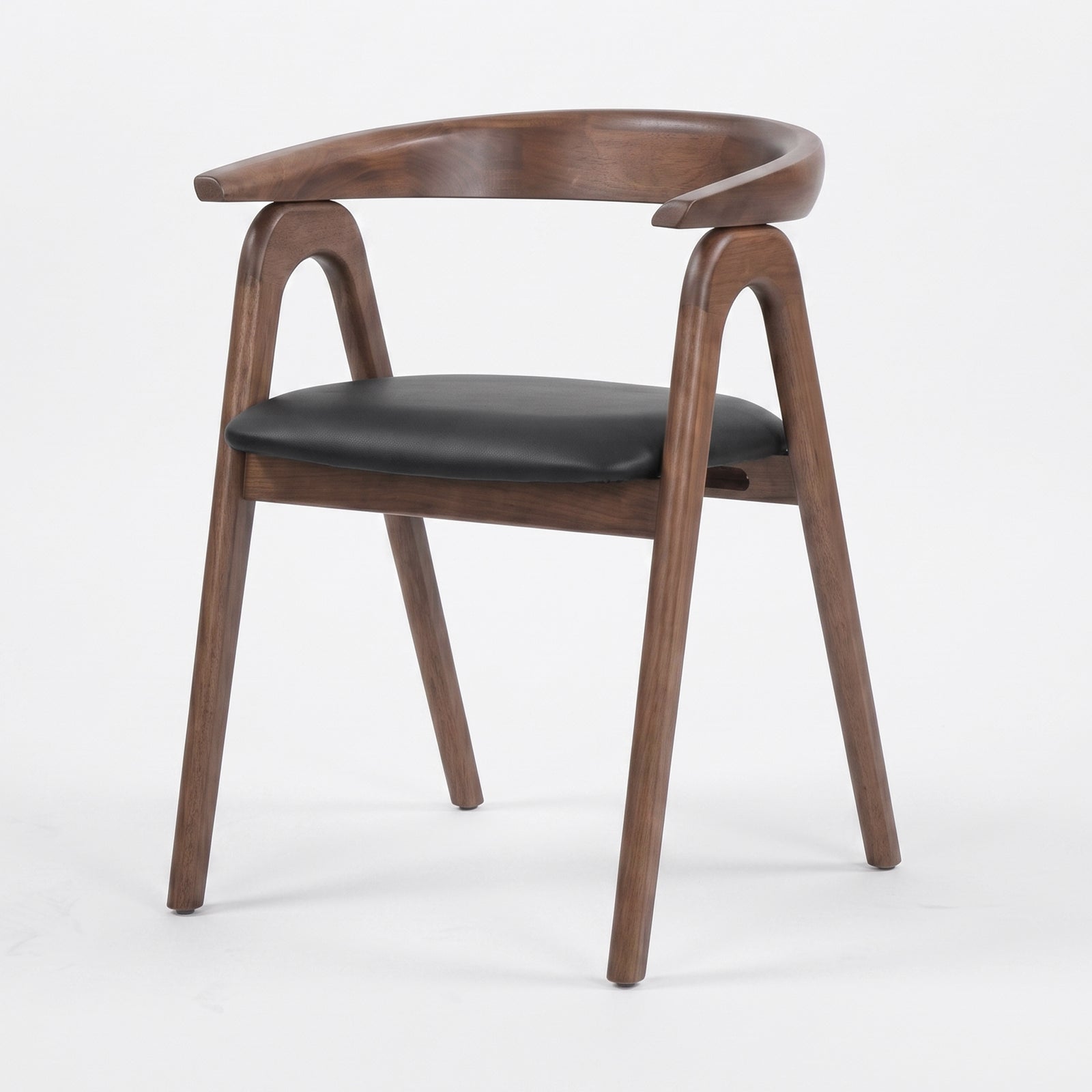 Chaise Hawa en bois marron, assise noire, vue de trois-quarts droite - Maison Pavane