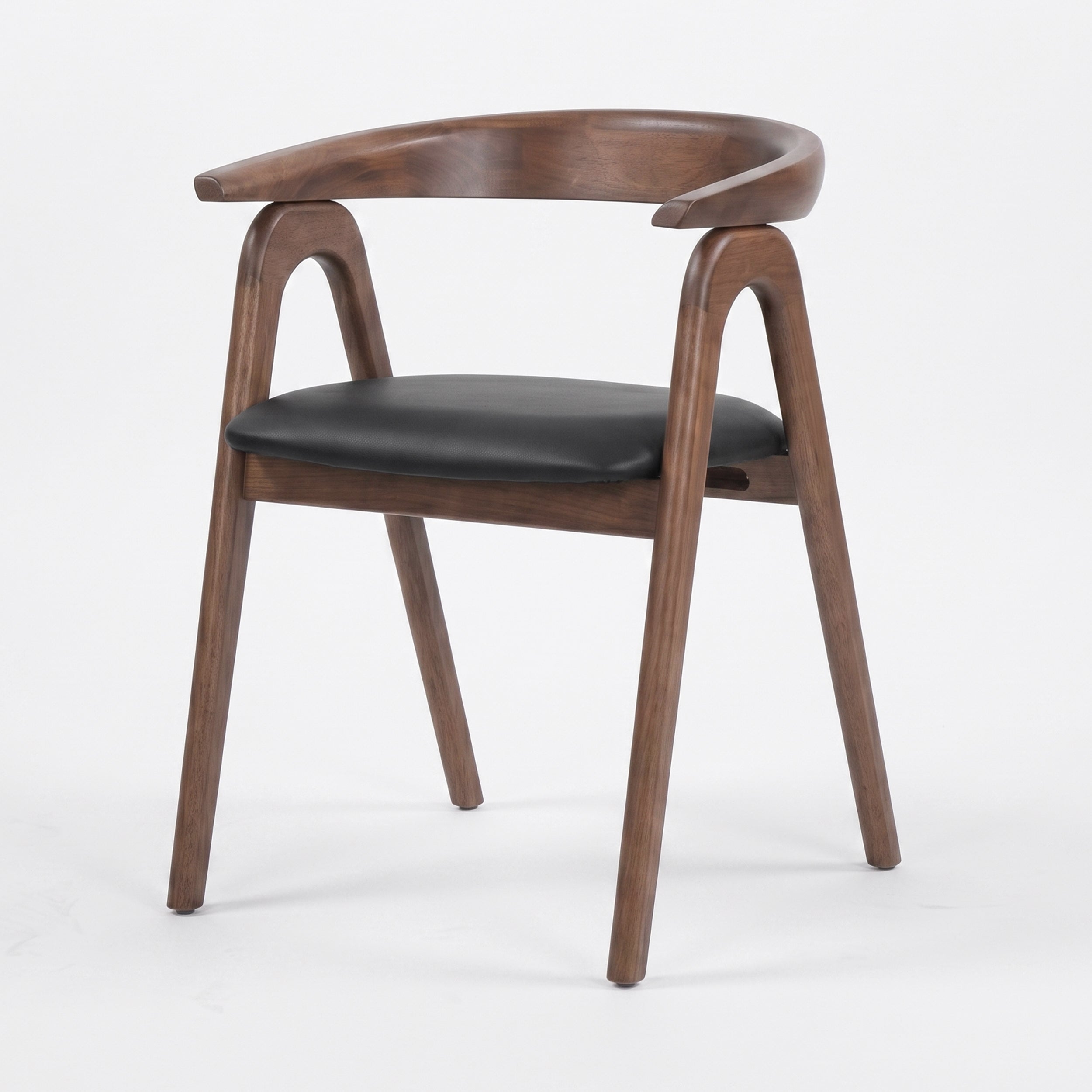 Chaise Hawa en bois marron, assise noire, vue de trois-quarts droite - Maison Pavane