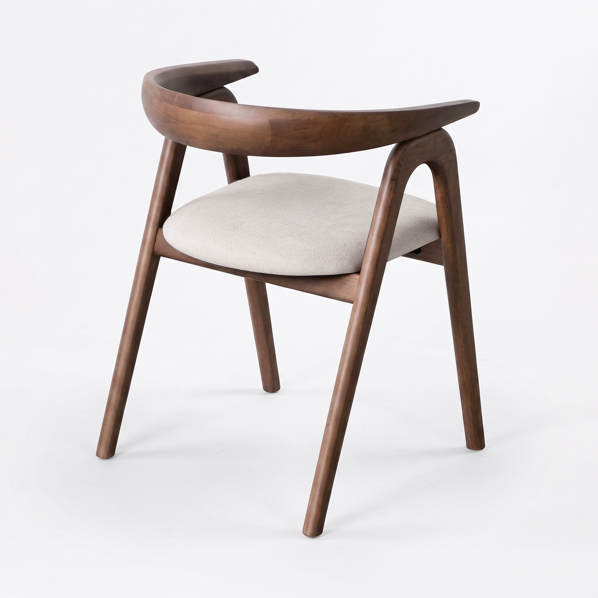 Chaise Hawa marron et tissu beige, vue de trois-quarts en plongée - Maison Pavane
