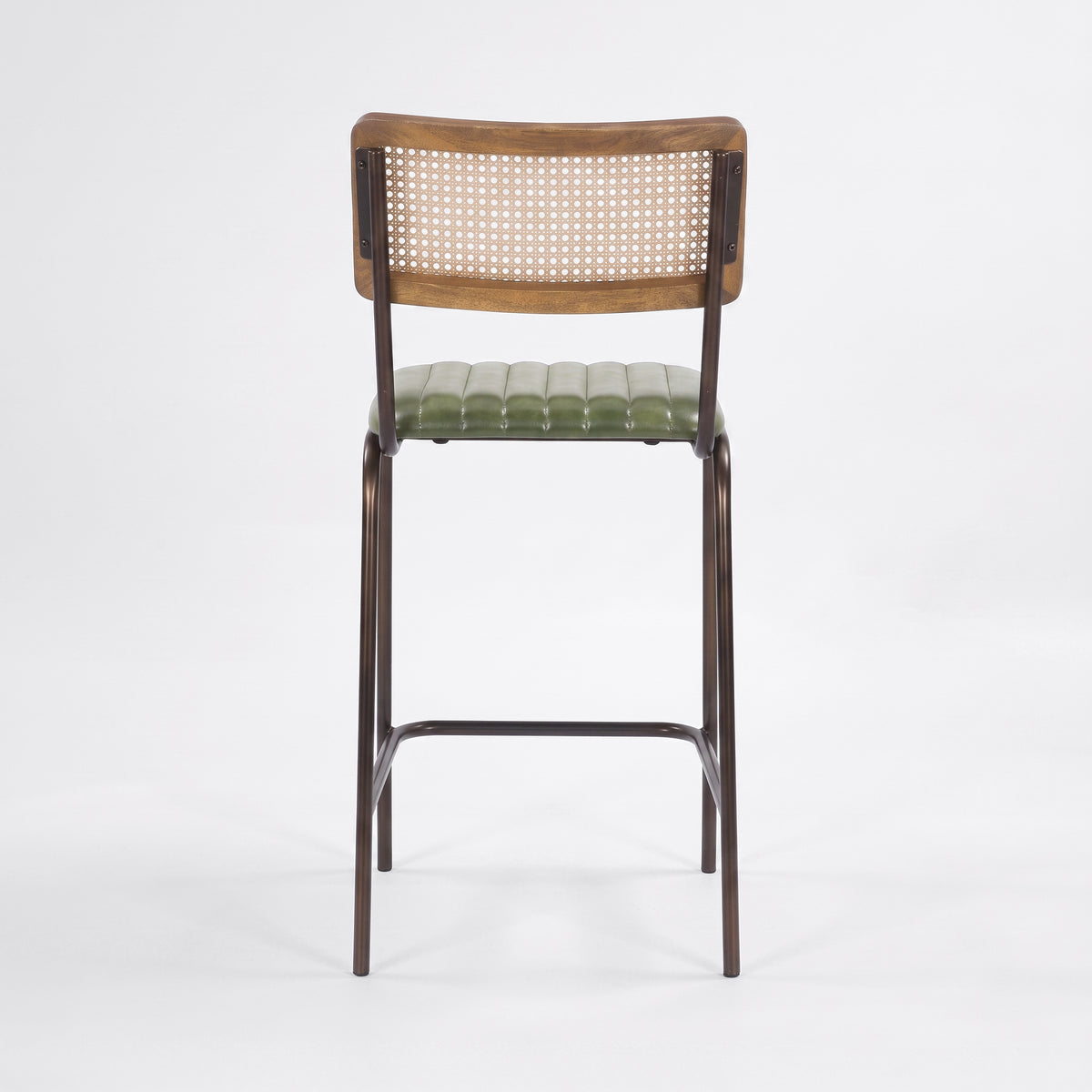 Chaise pour îlot central Arsène en cannage et cuir vert, vue de dos - Maison Pavane
