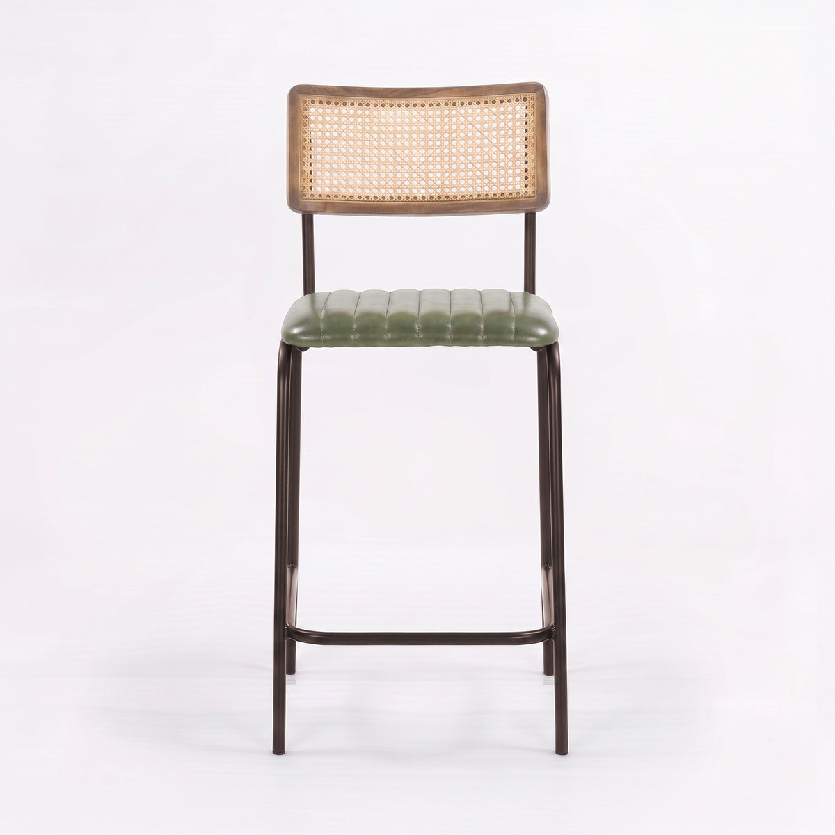 Chaise pour îlot central Arsène en cannage et cuir vert, vue de face - Maison Pavane