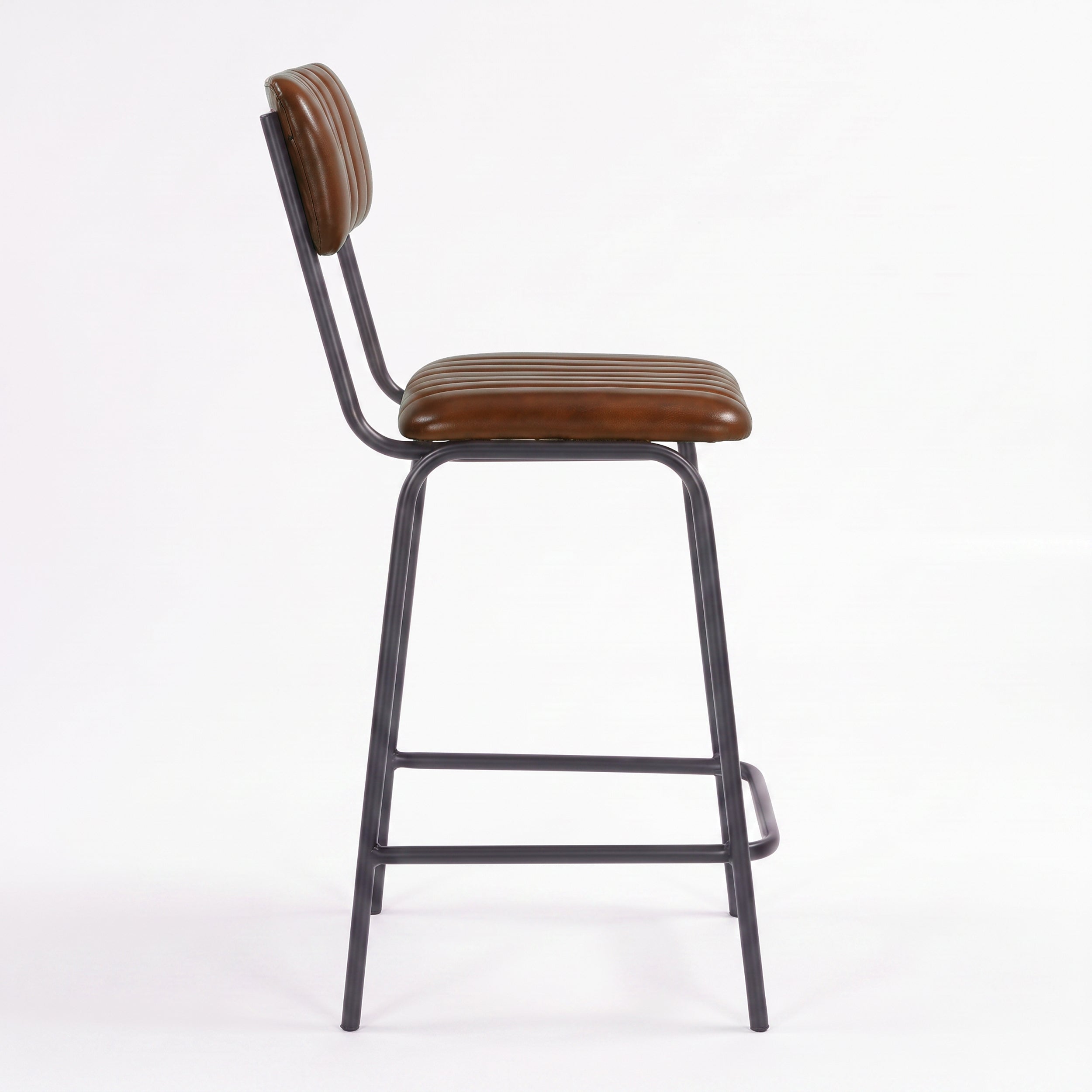 Chaise pour îlot central Arsène 65 cm en cuir de buffle marron, vue de profil - Maison Pavane