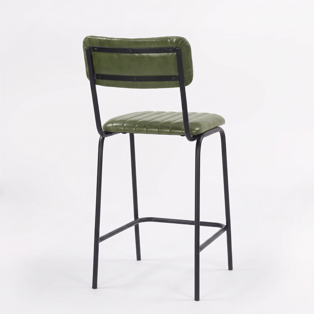 Chaise pour îlot central Arsène 65 cm en cuir de buffle vert, vue trois-quarts arrière - Maison Pavane