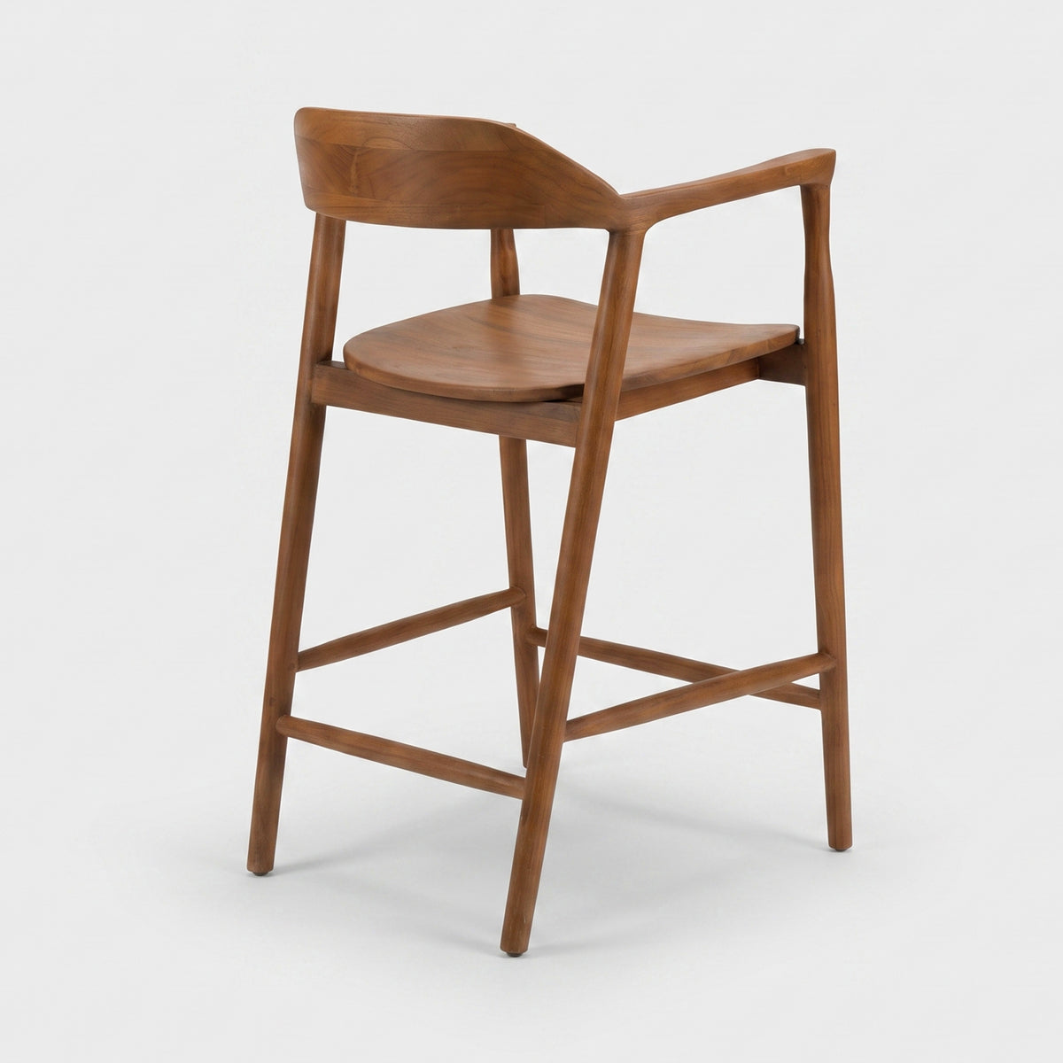 Chaise pour îlot central Céline en bois de teck massif 66,5 cm, vue trois-quarts arrière - Maison Pavane
