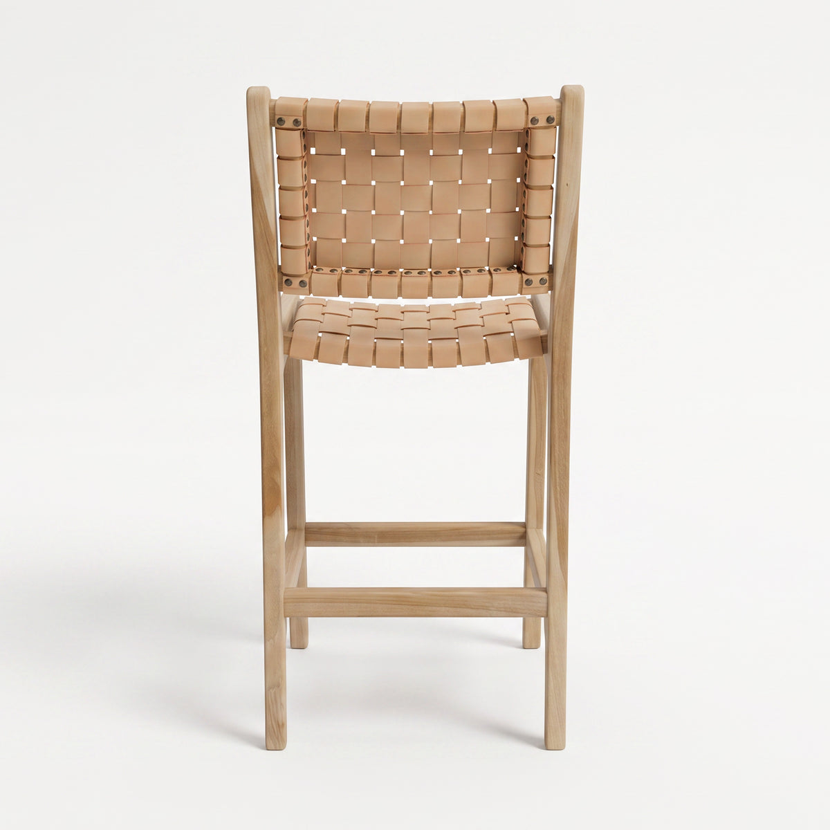 Chaise pour îlot central Kuna 66,5 cm en teck et cuir tressé beige, vue de dos - Maison Pavane