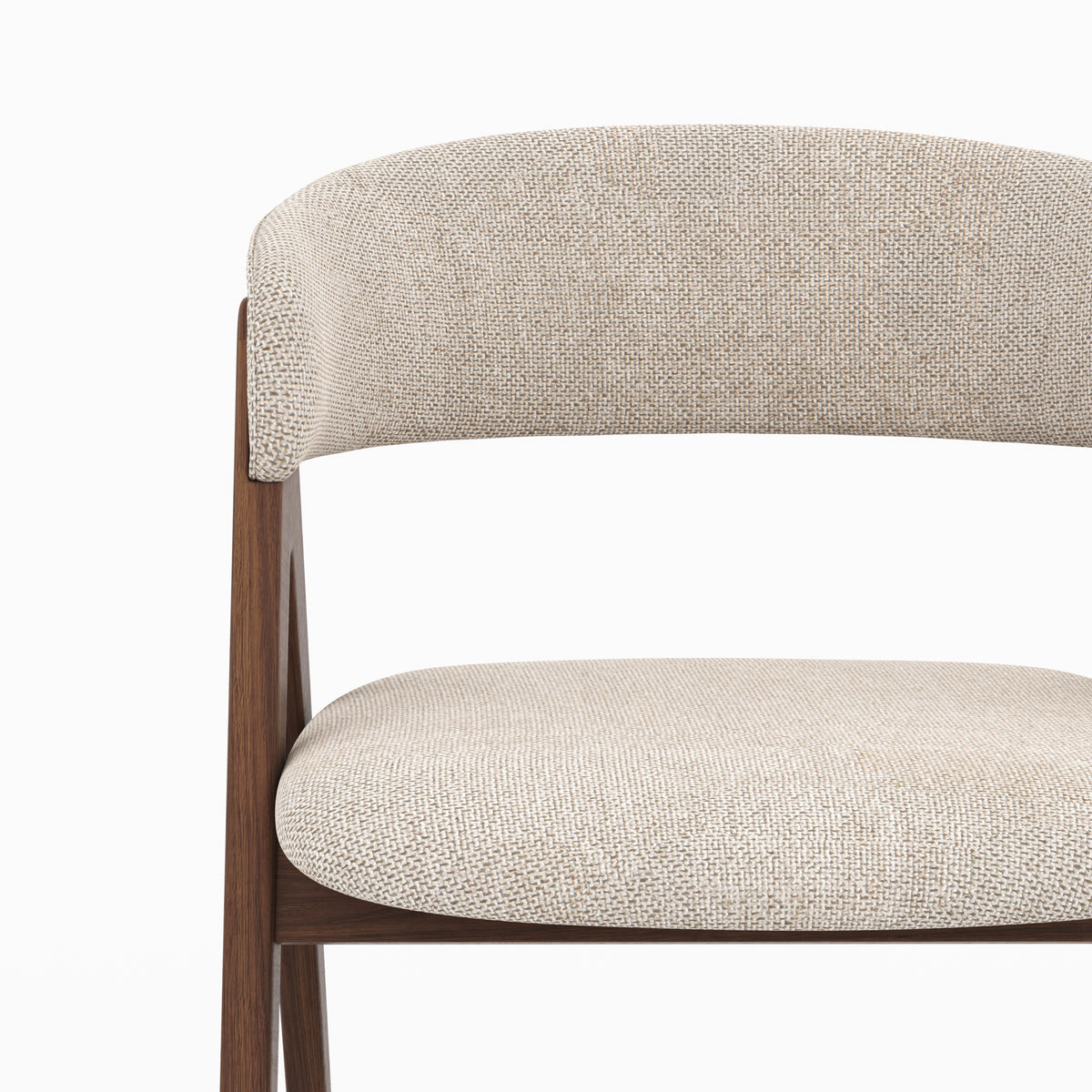 Détail de l'assise et du dossier en tissu beige foncé de la chaise Isis - Maison Pavane
