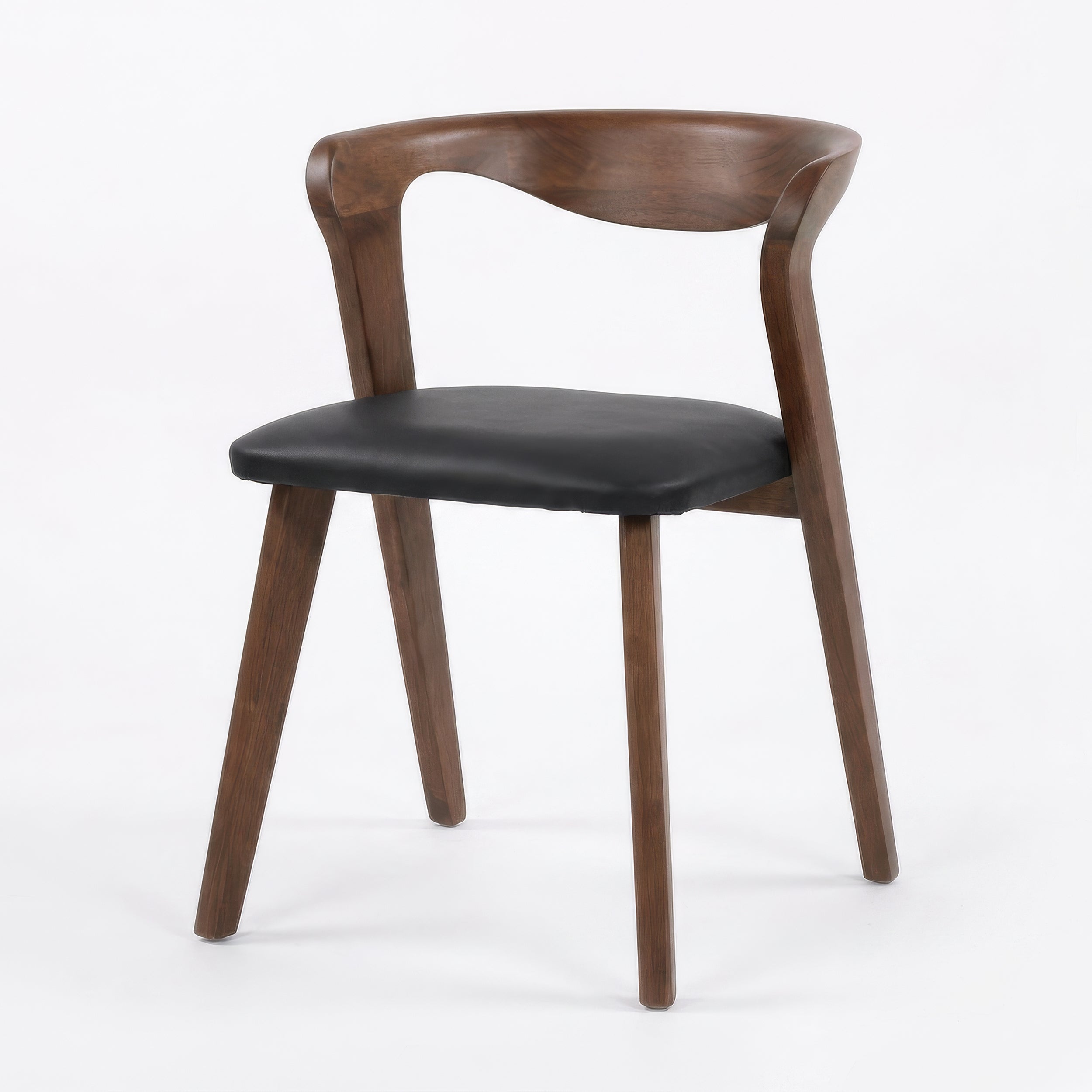 Chaise Vega en bois marron, assise noire, vue de trois-quarts droite - Maison Pavane