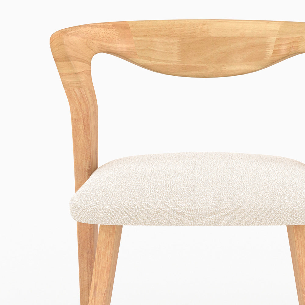sedia vega in legno di hevea chiaro e tessuto bouclé crema