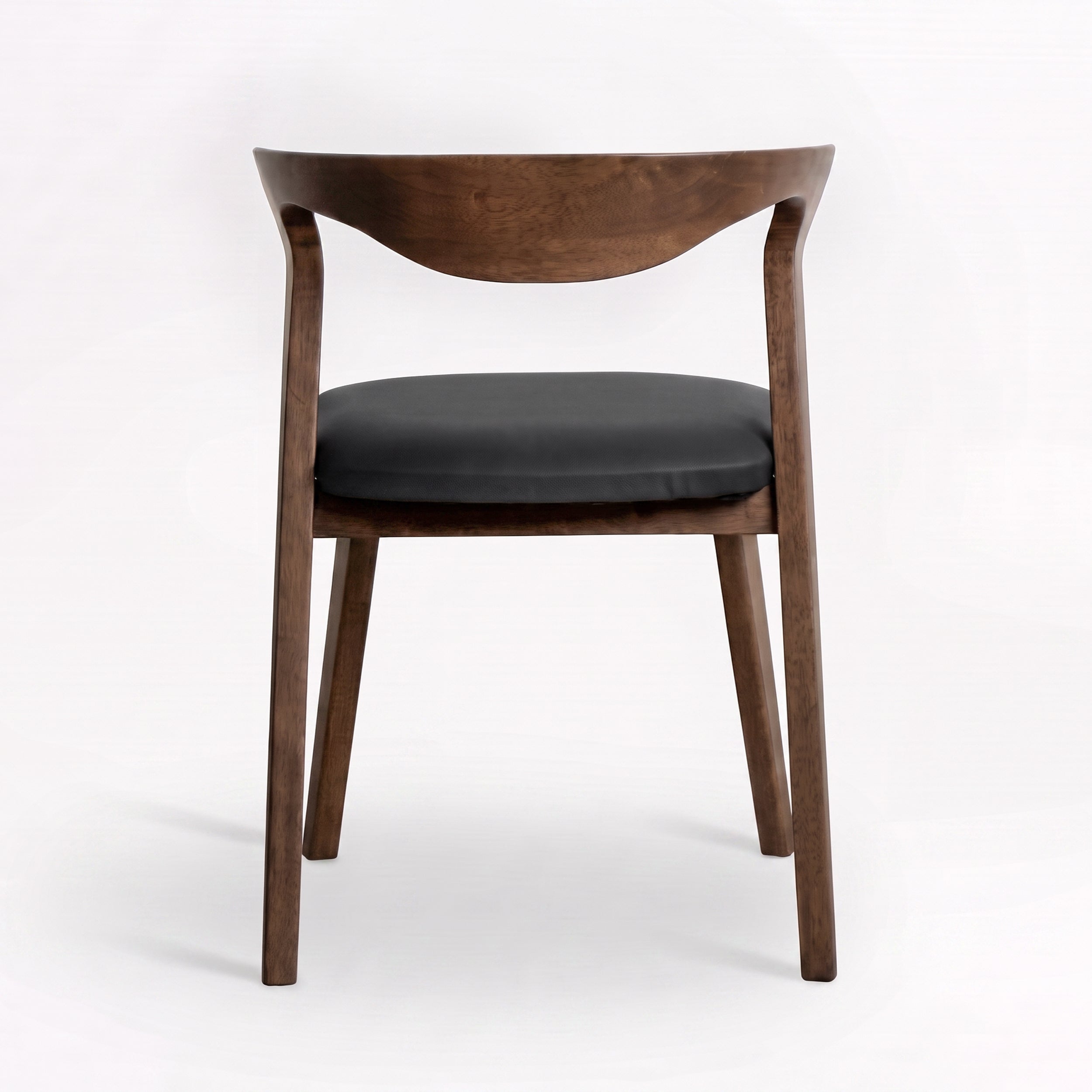 Chaise Vega en bois d'hévéa marron et cuir synthétique noir, vue de dos - Maison Pavane