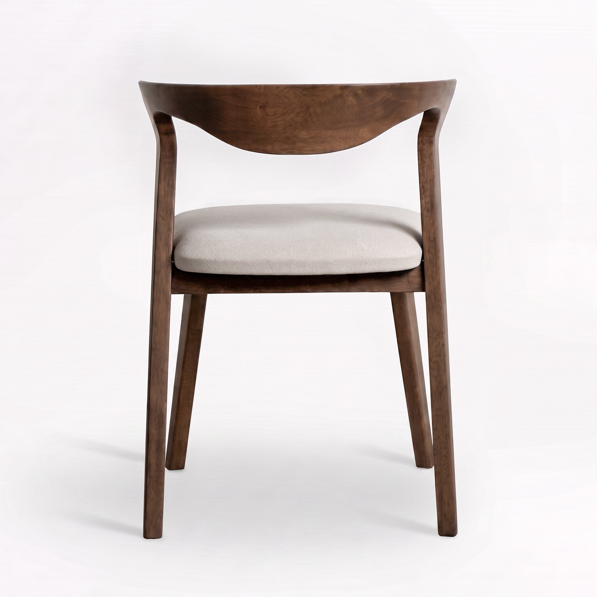 Chaise Vega en bois d'hévéa marron et tissu beige, vue de dos - Maison Pavane