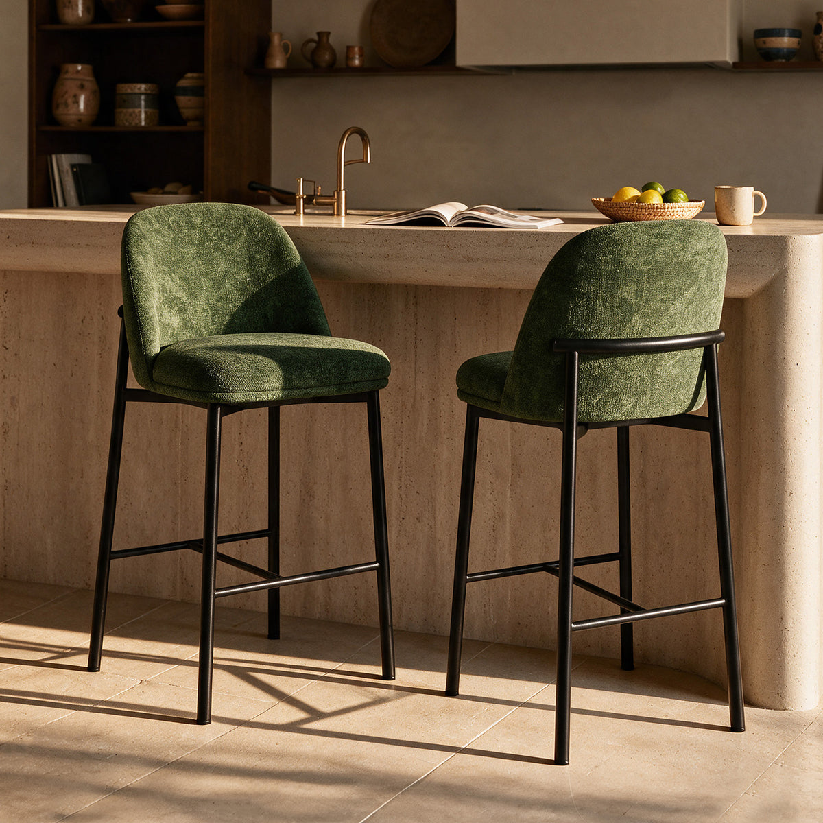 Chaises de bar velours vert sapin – Maison Pavane