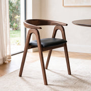 Chaise Hawa en bois d'hévéa marron et cuir synthétique noir