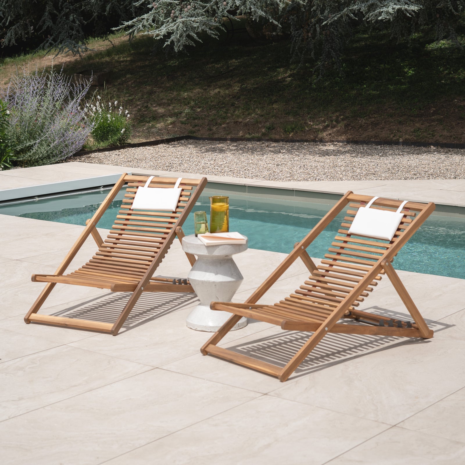 Chilienne en bois tissu blanc piscine – Maison Pavane